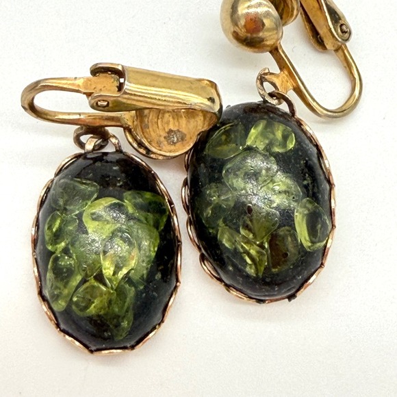 Vintage Green Confetti Lucite Drop Earrings Gold Tone Clip On Dangle Retro - Picture 2 of 7